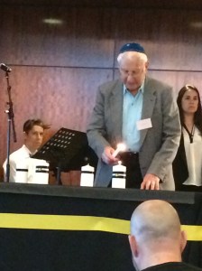 av_lighting_candle_sinai